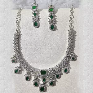 GREEN NECKLACE